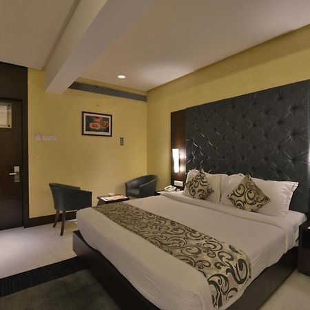 Hotel The Golden Oak Rāipur Exterior foto