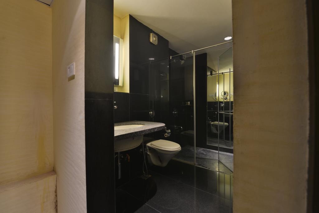 Hotel The Golden Oak Rāipur Exterior foto