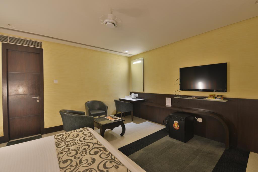 Hotel The Golden Oak Rāipur Exterior foto