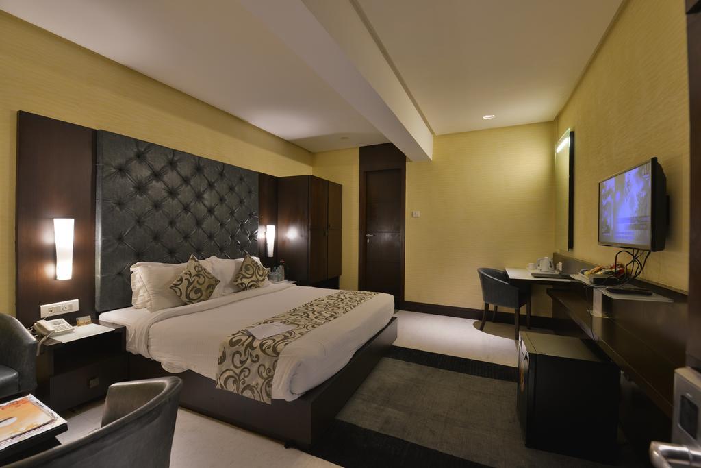 Hotel The Golden Oak Rāipur Exterior foto