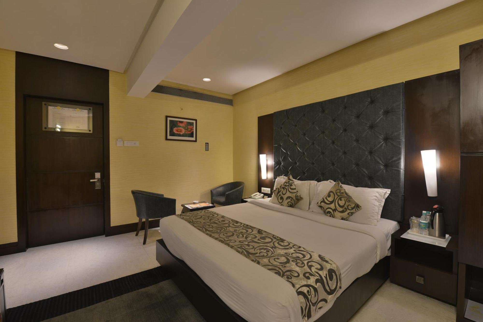 Hotel The Golden Oak Rāipur Exterior foto