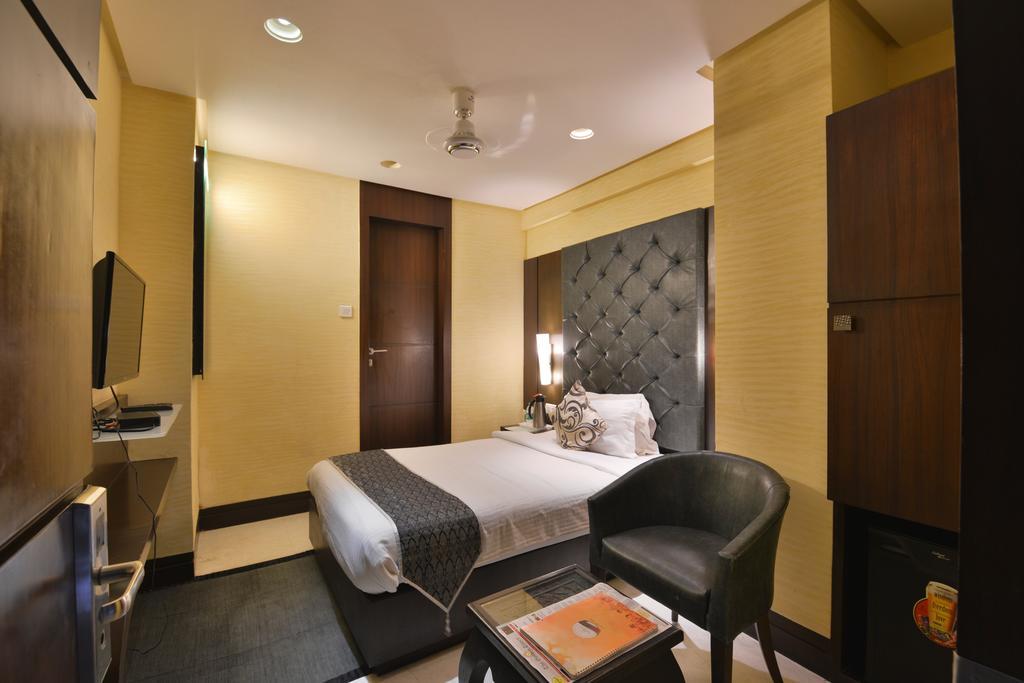 Hotel The Golden Oak Rāipur Exterior foto