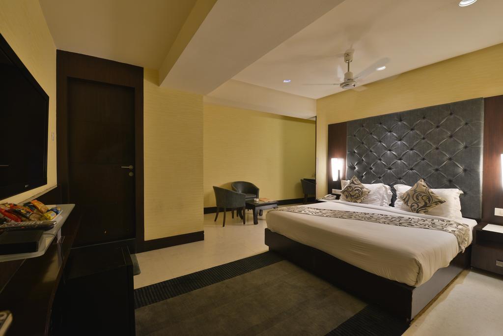 Hotel The Golden Oak Rāipur Habitación foto