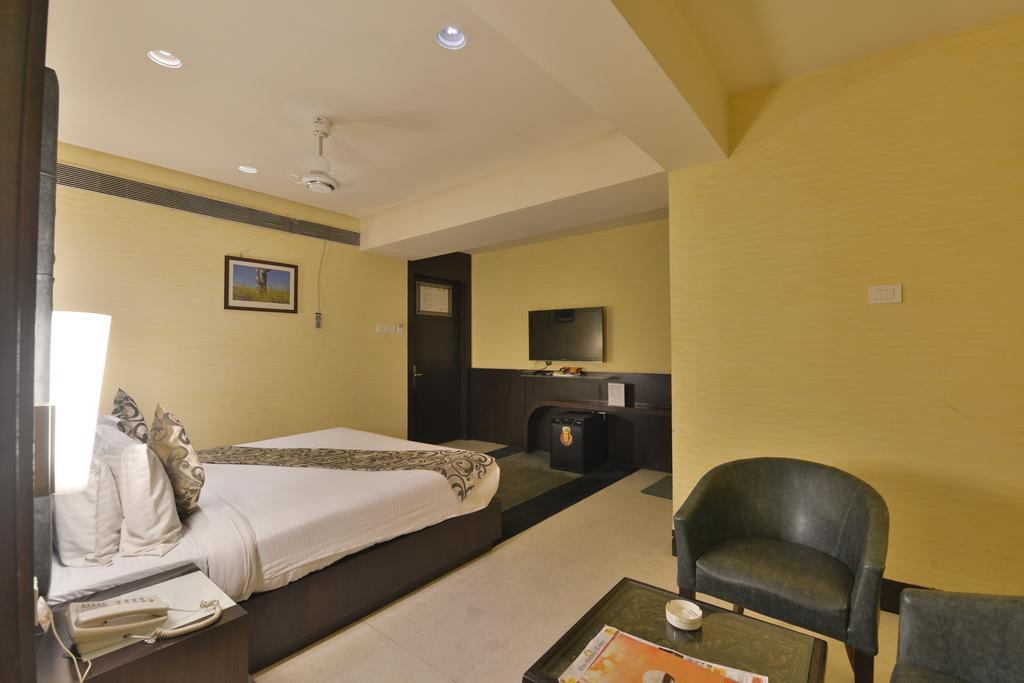 Hotel The Golden Oak Rāipur Exterior foto